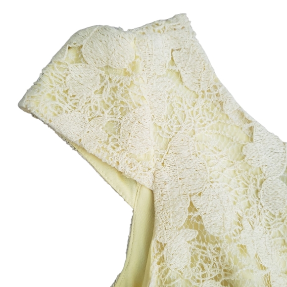Betsey Johnson Pale Yellow Lace Dress Size 2 - Picture 3 of 7